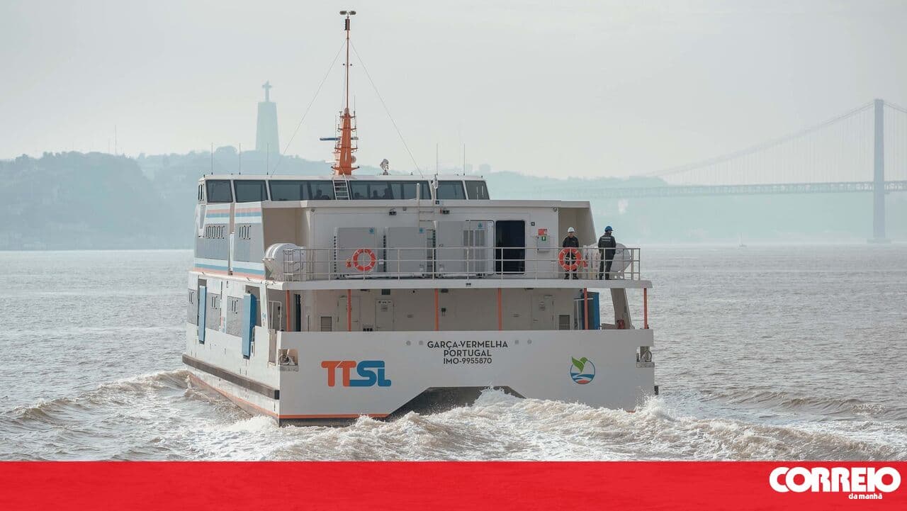 Navegante Point at Cais do Sodré river terminal open 12 hours a day
