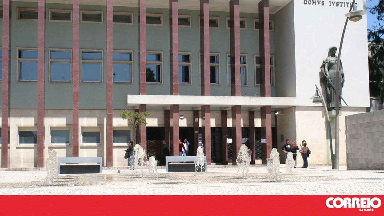 Suspect in sexual blackmail case remains silent at the start of trial in Aveiro
