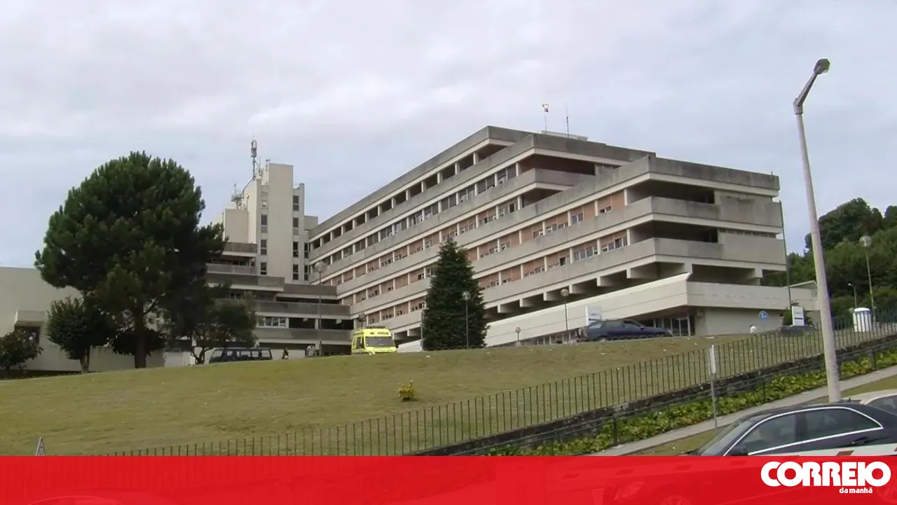 Three injured in two-car collision in Caminha