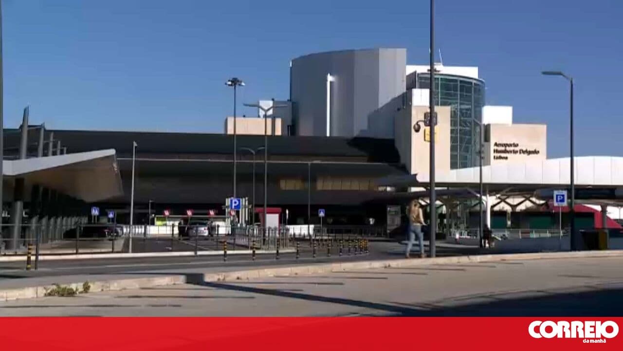 PSP seizes illegal luggage wrapping equipment at Lisbon Airport