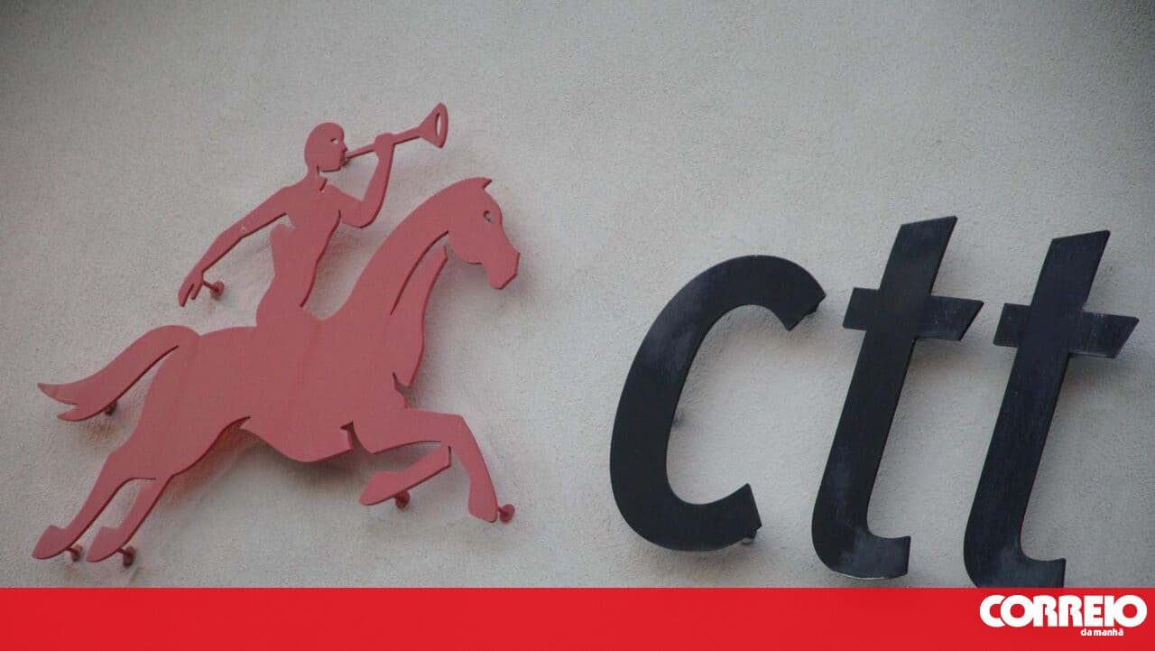 Armed duo steals €960 from CTT post office in Forte da Casa