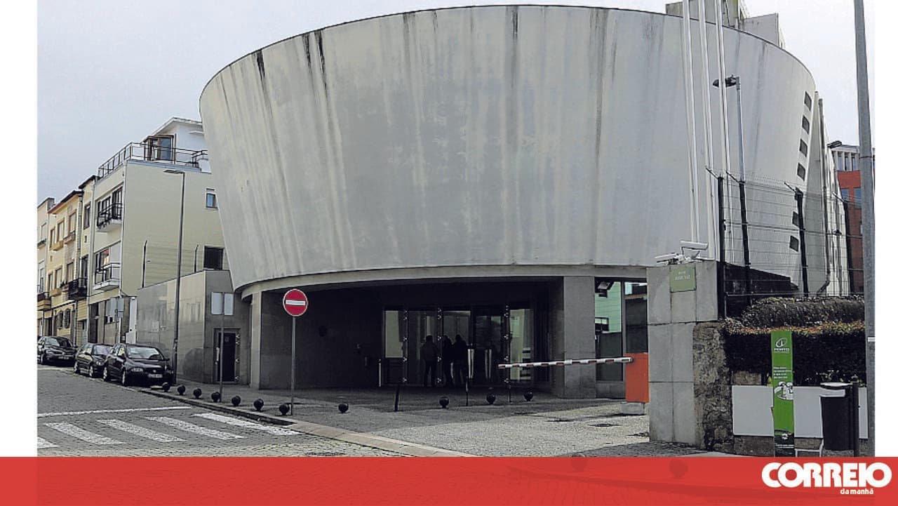 Banker arrested for assisting fraud network dismantled by Porto's Judicial Police