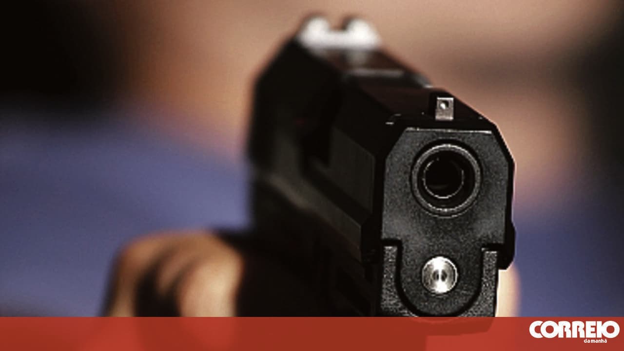 Accused of trying to kill his father in Porto: shot him in the neck