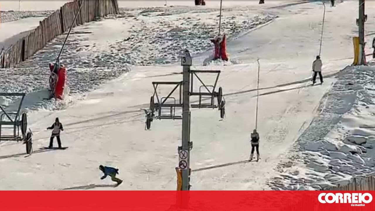 Heavy snowfall blankets Serra da Estrela, creating postcard‑worthy Christmas scenes
