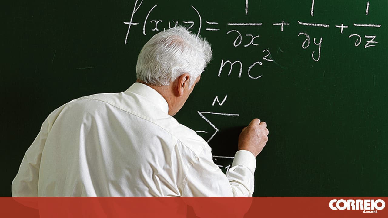 €32 million to reduce the number of pupils without classes