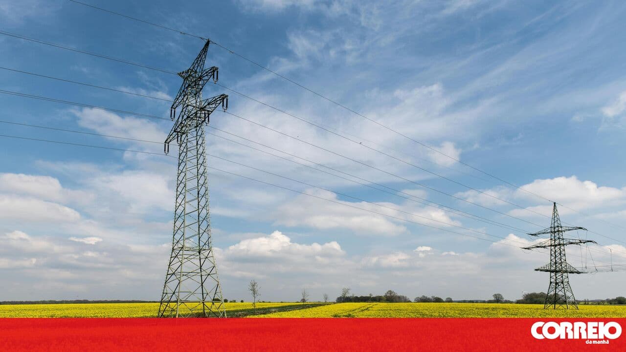 Around 198,000 E-Redes customers were without power at 13:00 due to adverse weather