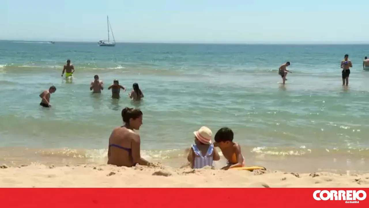 Bathing advised against at three beaches in Póvoa de Varzim due to water contamination