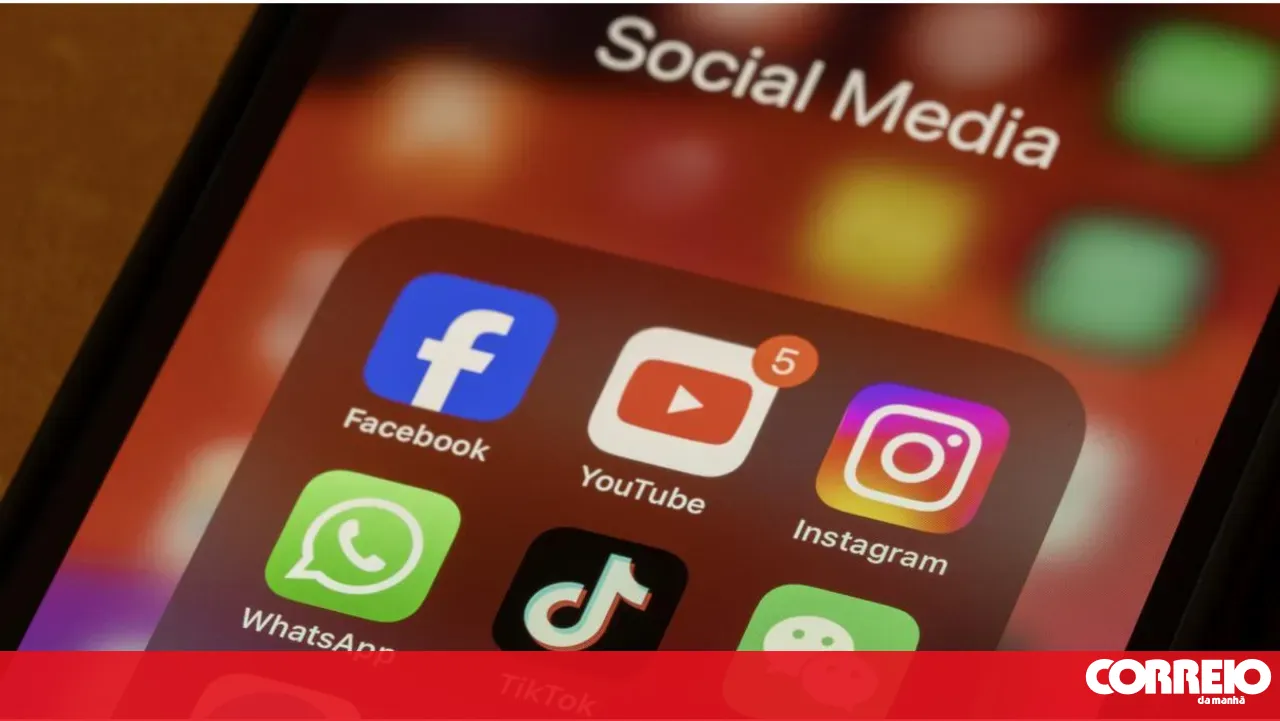 European Commission to propose age limits for social media access for those under 15