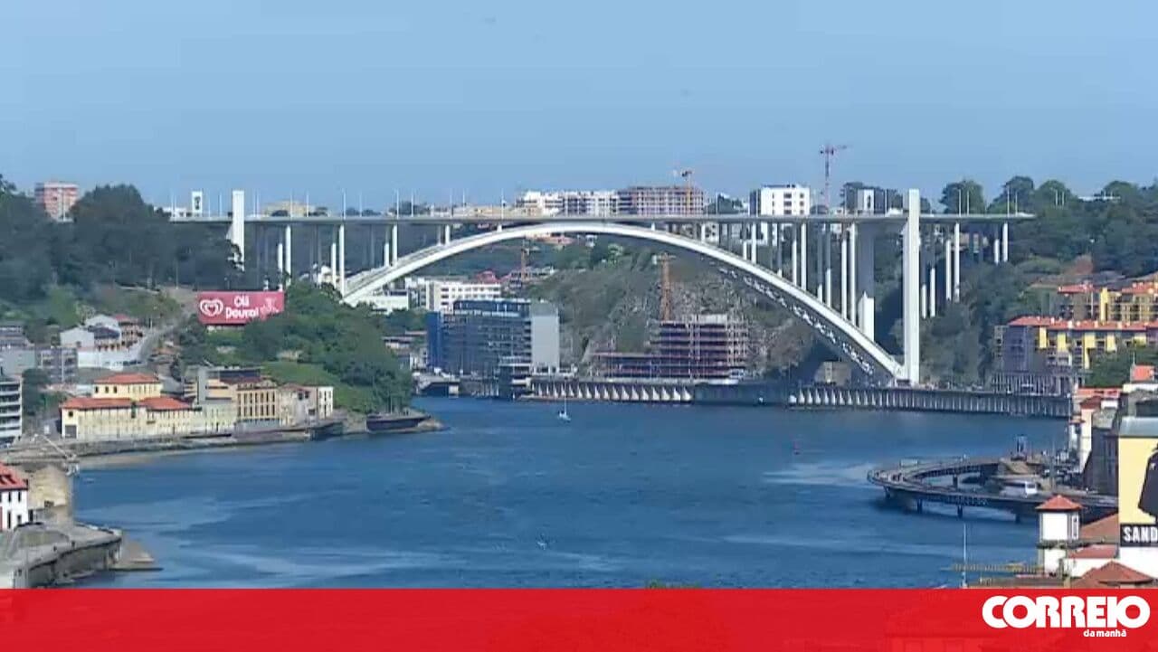 Searches suspended for man missing after boat sinking on the Douro