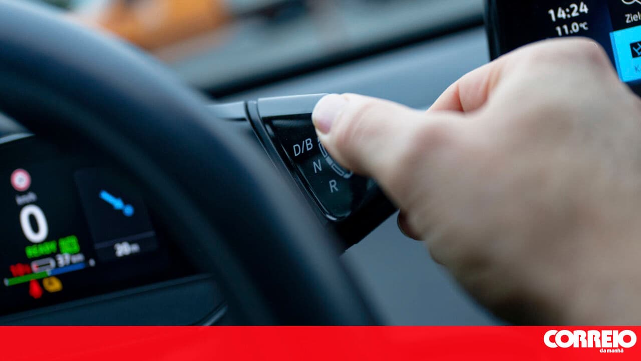 Half of those detained without a driving licence are under 40