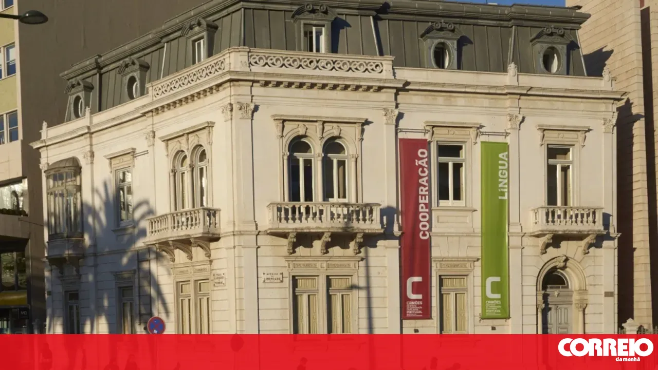 Camões Institute promises to increase salaries for Portuguese teachers abroad