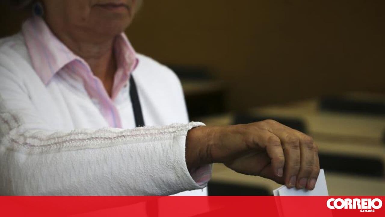 More than 218,000 voters registered for early voting