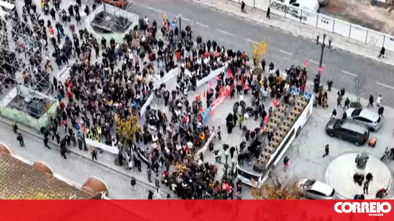Drone images show protest on Avenida dos Aliados during general strike