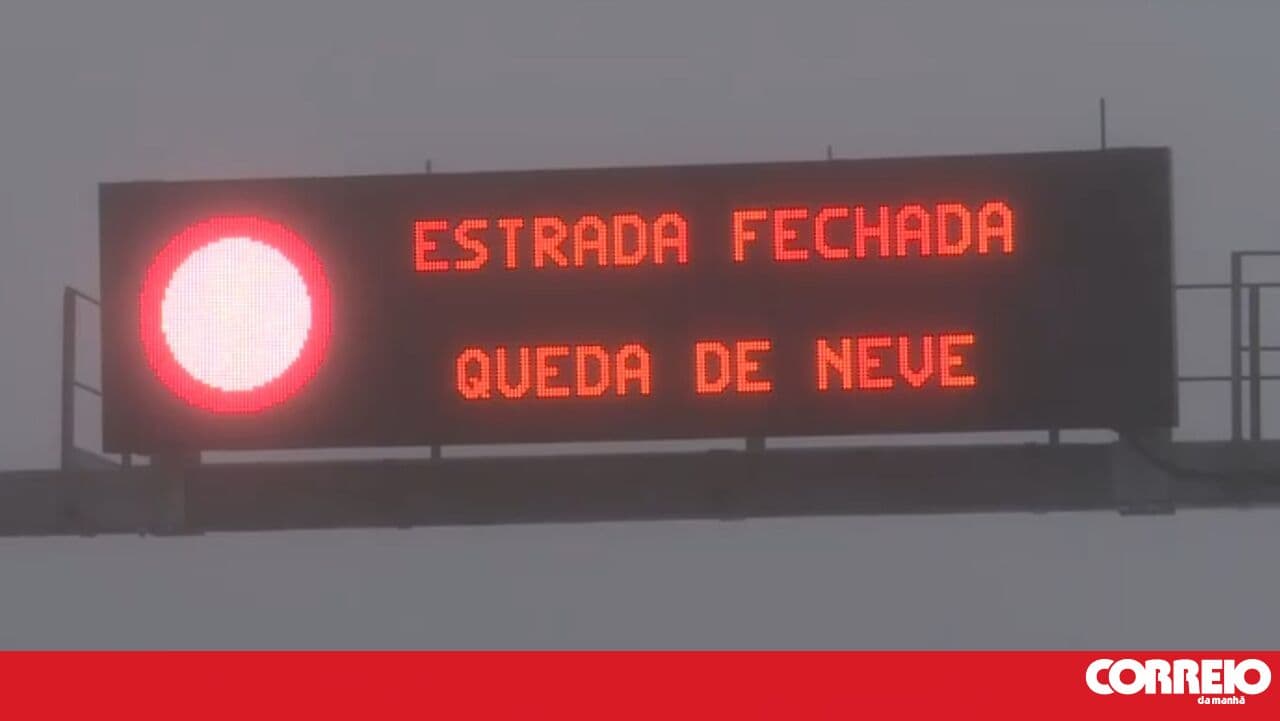 Snow continues to fall and closes roads at lower altitudes in Serra da Estrela