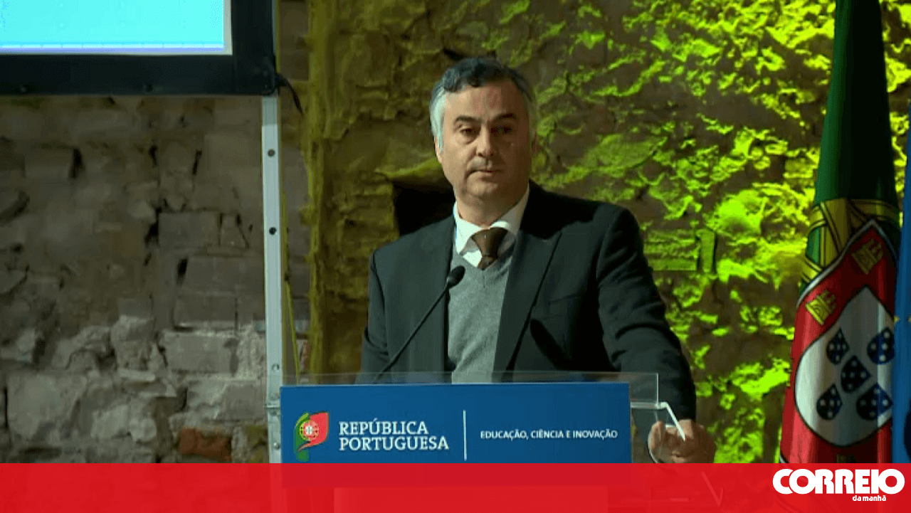 Education Minister says Artificial Intelligence cannot be ignored