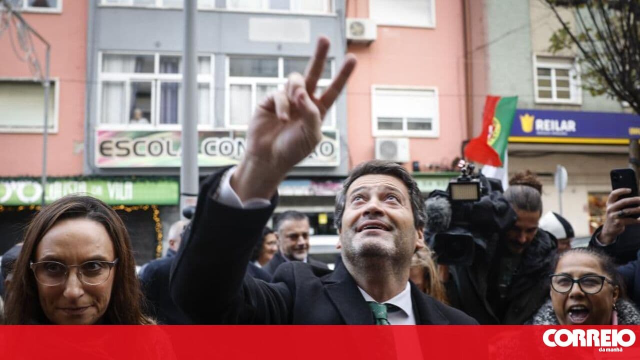 Man restrained by PSP as he advanced towards Ventura with a hammer