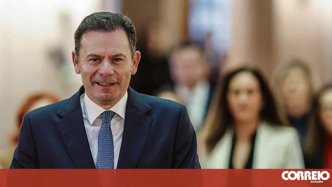 Montenegro contradicts a ruling from the Public Prosecutor's Office and denies that Grupo Super Bock and Cotesi are clients of Spinumviva