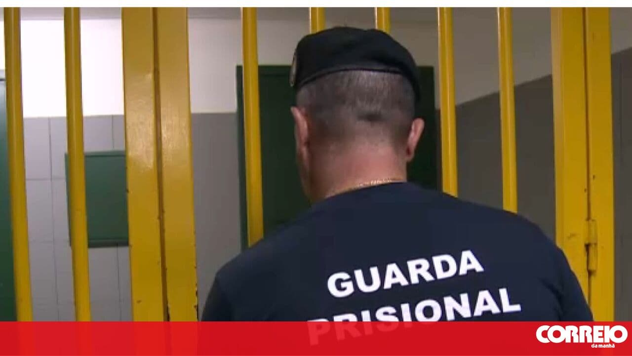 Government wants to launch a recruitment competition for prison officers 'as soon as possible'