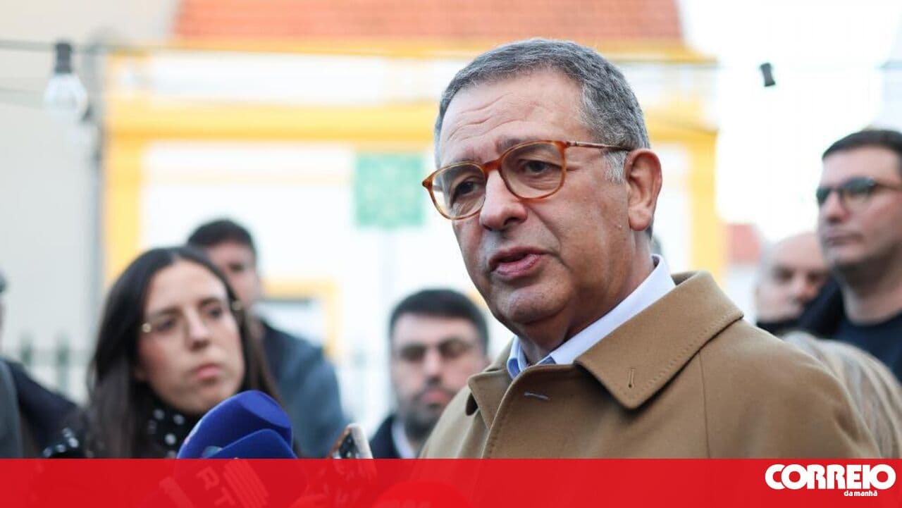 António José Seguro reins in supporters' euphoria and says "nothing is won"