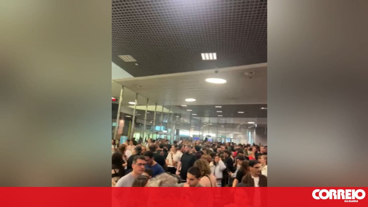 Chaos at Lisbon Airport sparks outrage among passengers