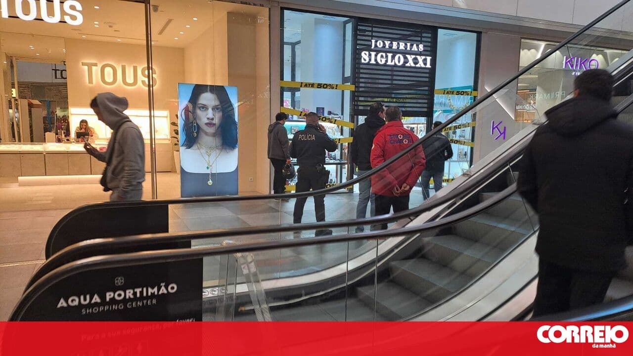 PJ investigates three violent robberies at shops in Portimão — attackers used weapons and bats