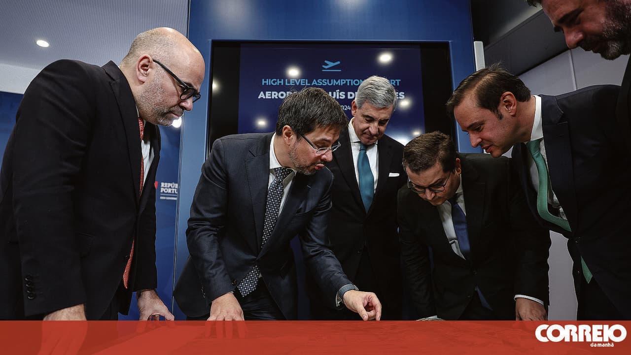 Government halts construction near new airport