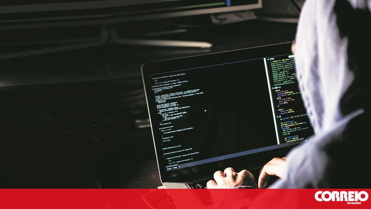 'Hacker' exposes 37 Portuguese signed up to the 'Nazi Tinder'