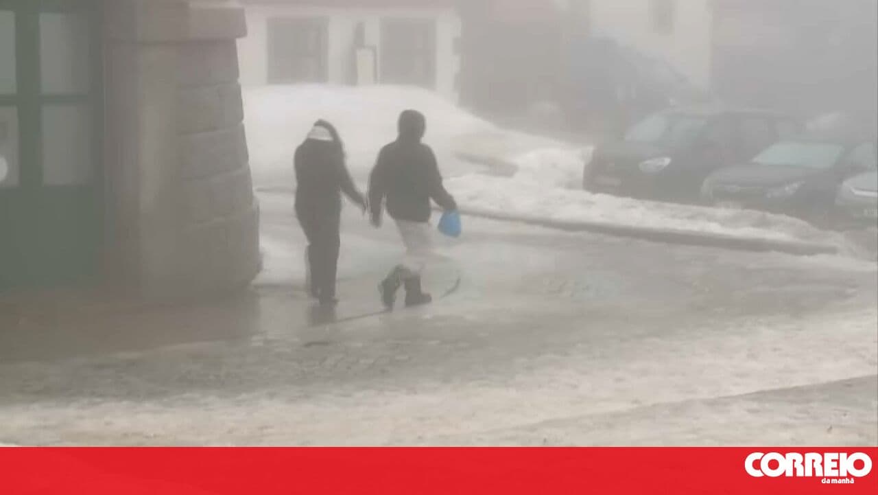 Serra da Estrela continues to attract tourists despite cold and strong winds