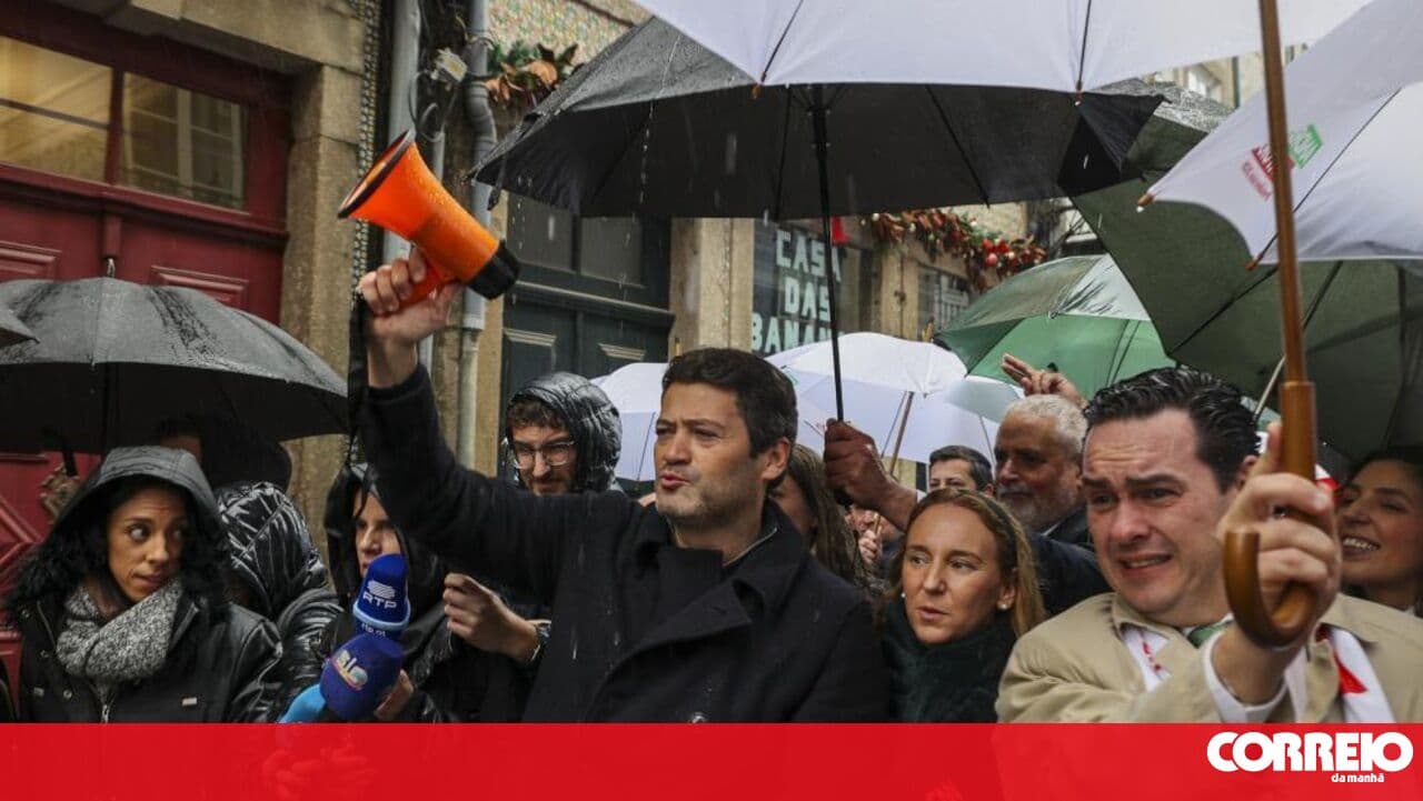 Rain fails to dampen the enthusiasm of Ventura's supporters