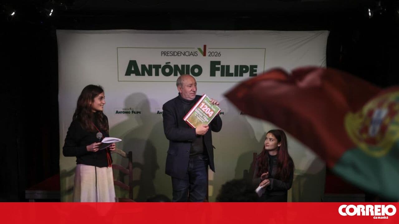 António Filipe raises the flag of the Constitution against the labour package