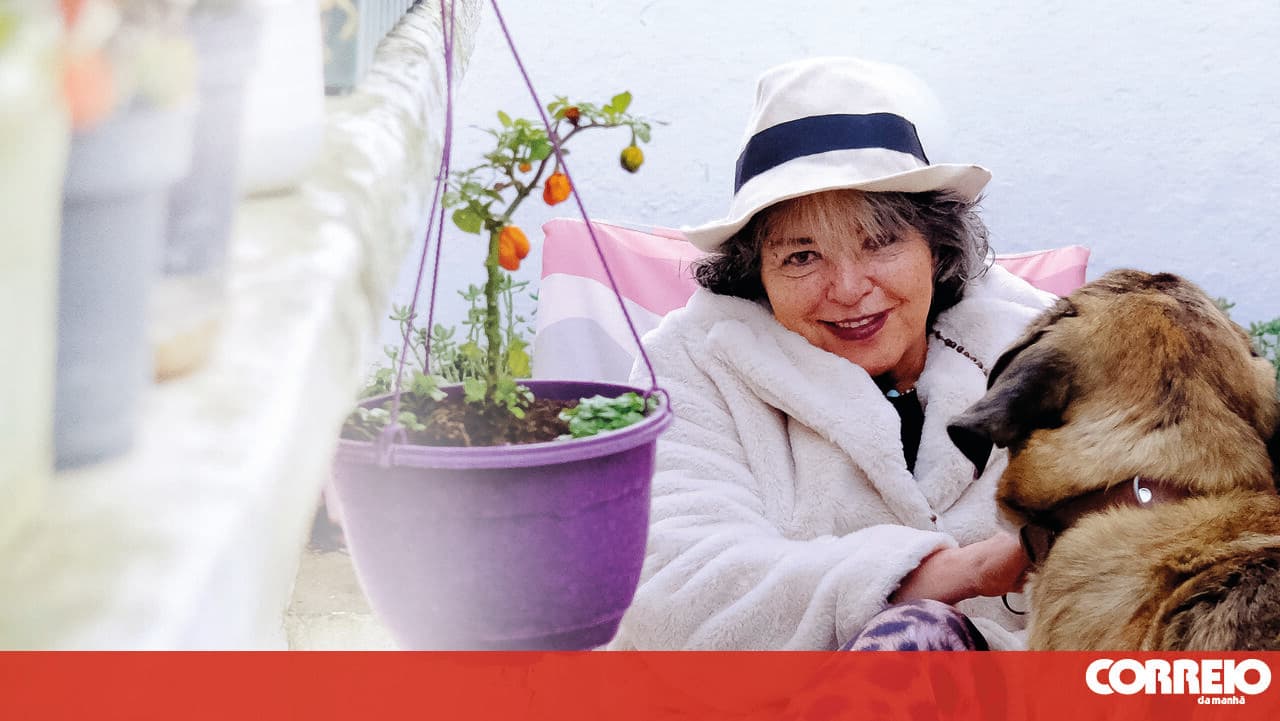 One-month Mass marking the death of Clara Pinto Correia attended only by a few family members