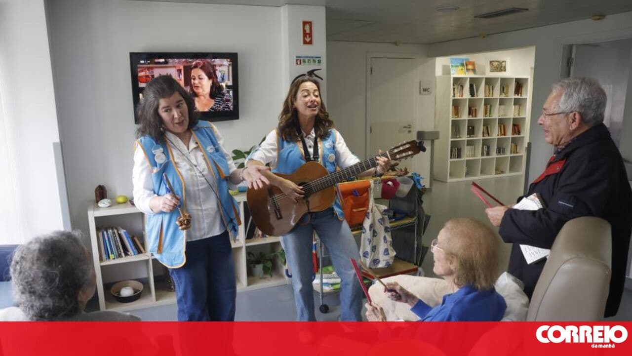 Musicians in hospitals receive "double" what they give, but they request no applause