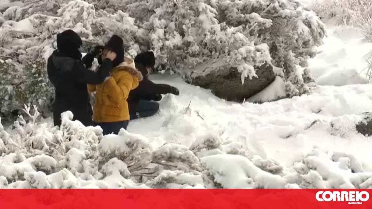Tourists visit Serra da Estrela at the weekend