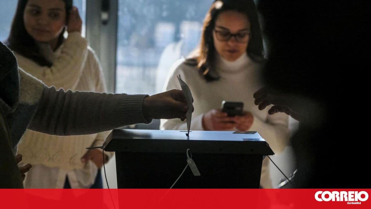 Around 309,000 registered for early voting, 90,000 more than in the first round