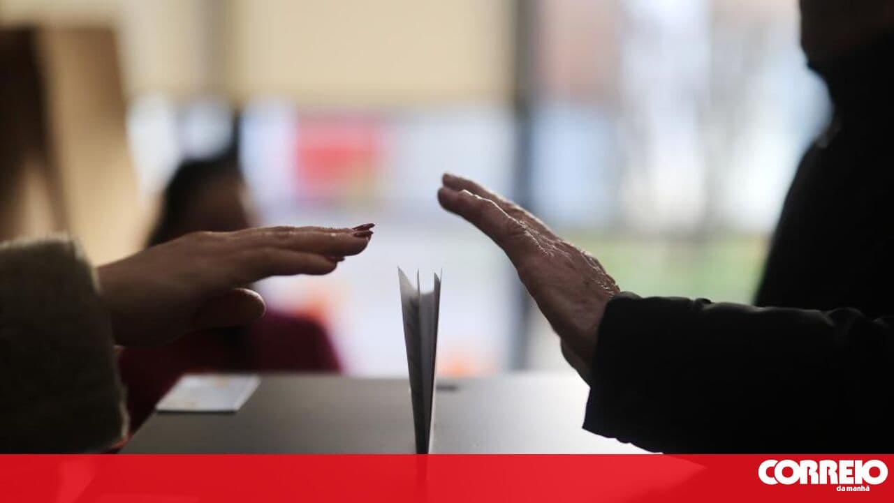 In the country’s most abstention-prone municipality, some people are voting for the first time at 38