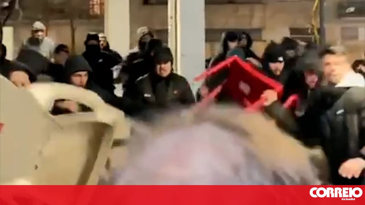 37 arrested after night of disturbances between V. Guimarães and FC Porto 'casuals'