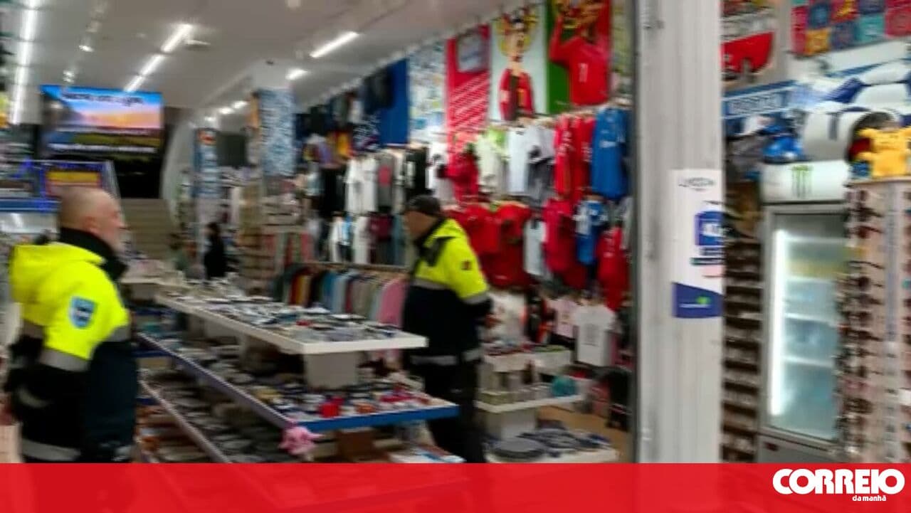 More than 50 immigrants were living in overcrowded conditions in an illegal residential building next to the Clérigos in Porto