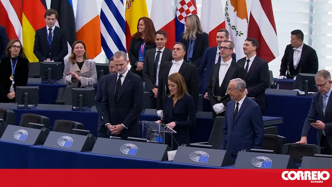 Marcelo Rebelo de Sousa and King Felipe VI greeted with applause at the European Parliament