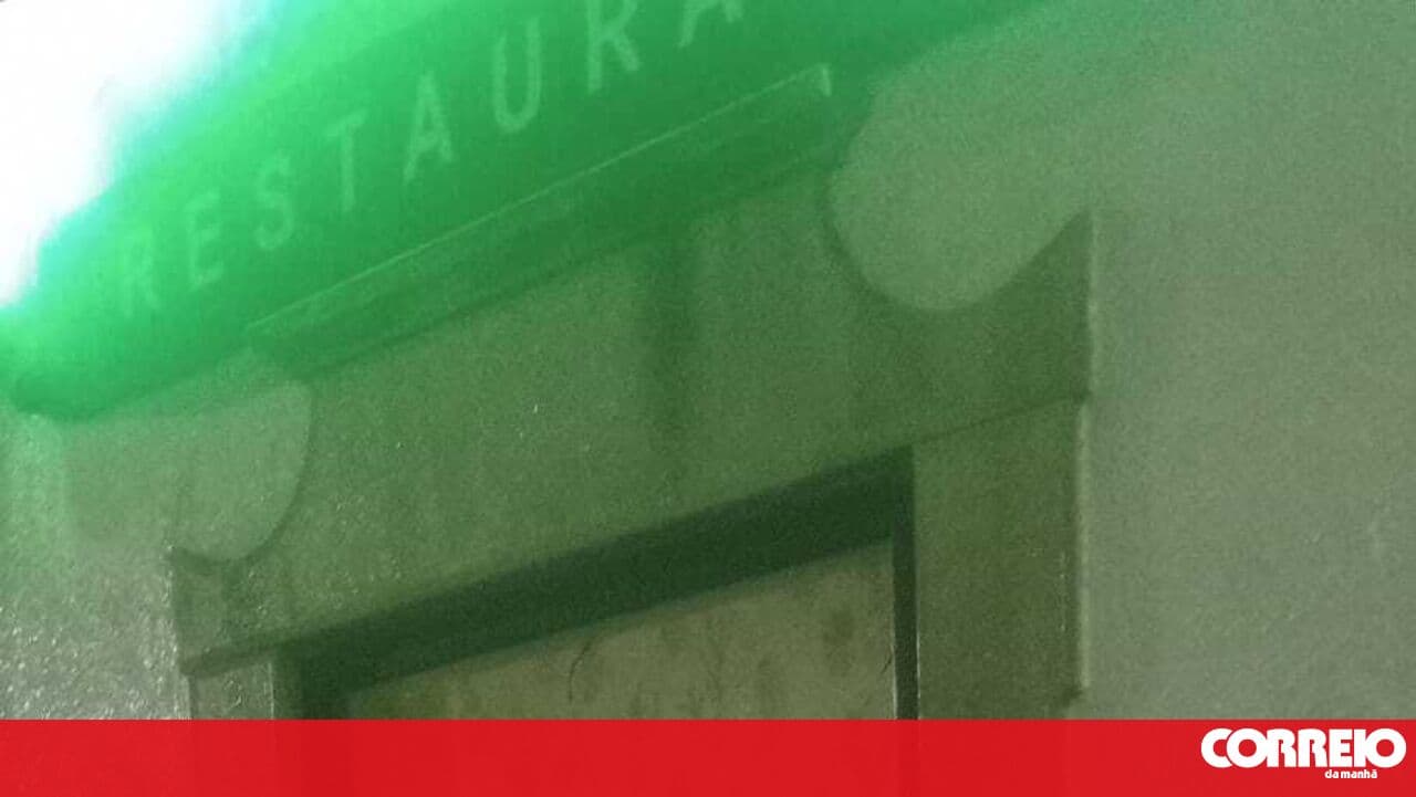Woman uses paving stone to vandalise restaurants and a bank in São Brás de Alportel