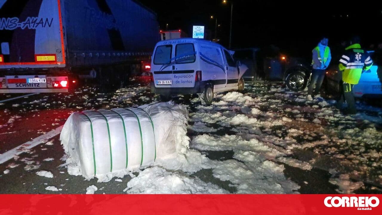 Lorry crash in Trofa leaves five injured