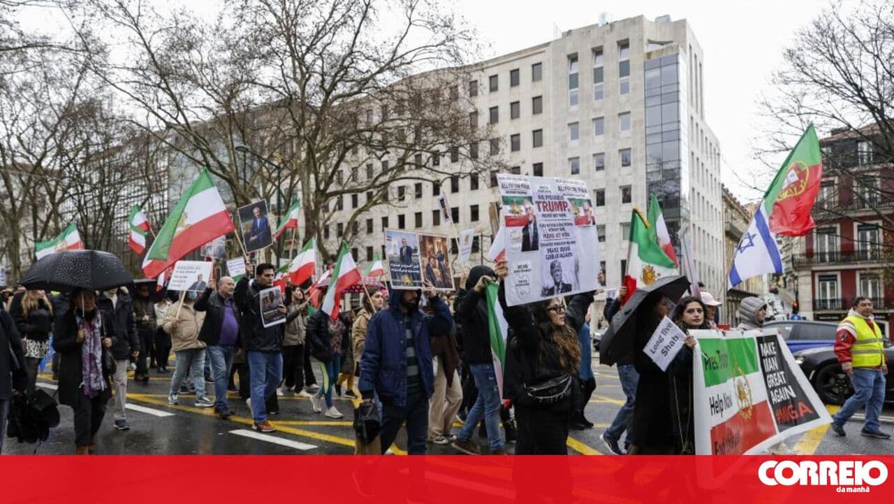 Protesters in Lisbon call for international intervention against repression in Iran