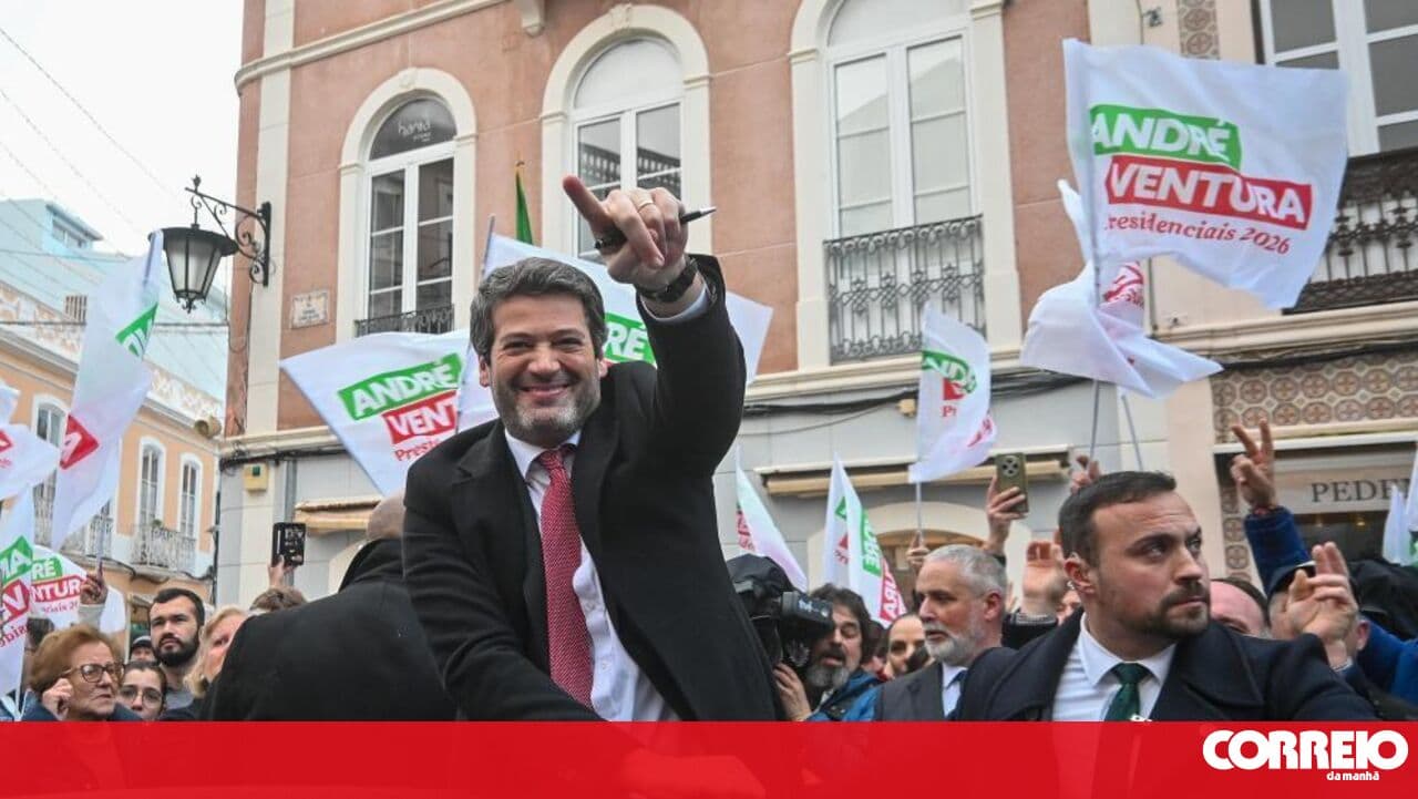 Emigrants give Ventura victory in the first round of the presidential election as turnout rises