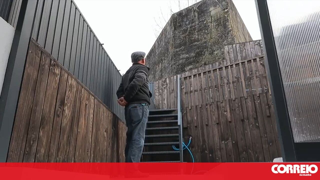A couple fears a wall will collapse next to their home due to heavy rainfall in Penafiel