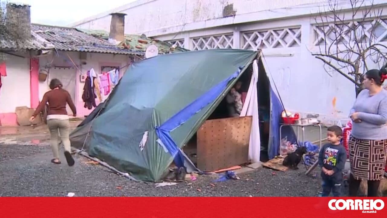 "We don't have the means to live a dignified life": Young couple living in a tent with their baby in Beja