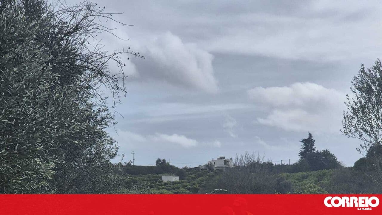 Woman missing after vehicle swept away by stream in Silves