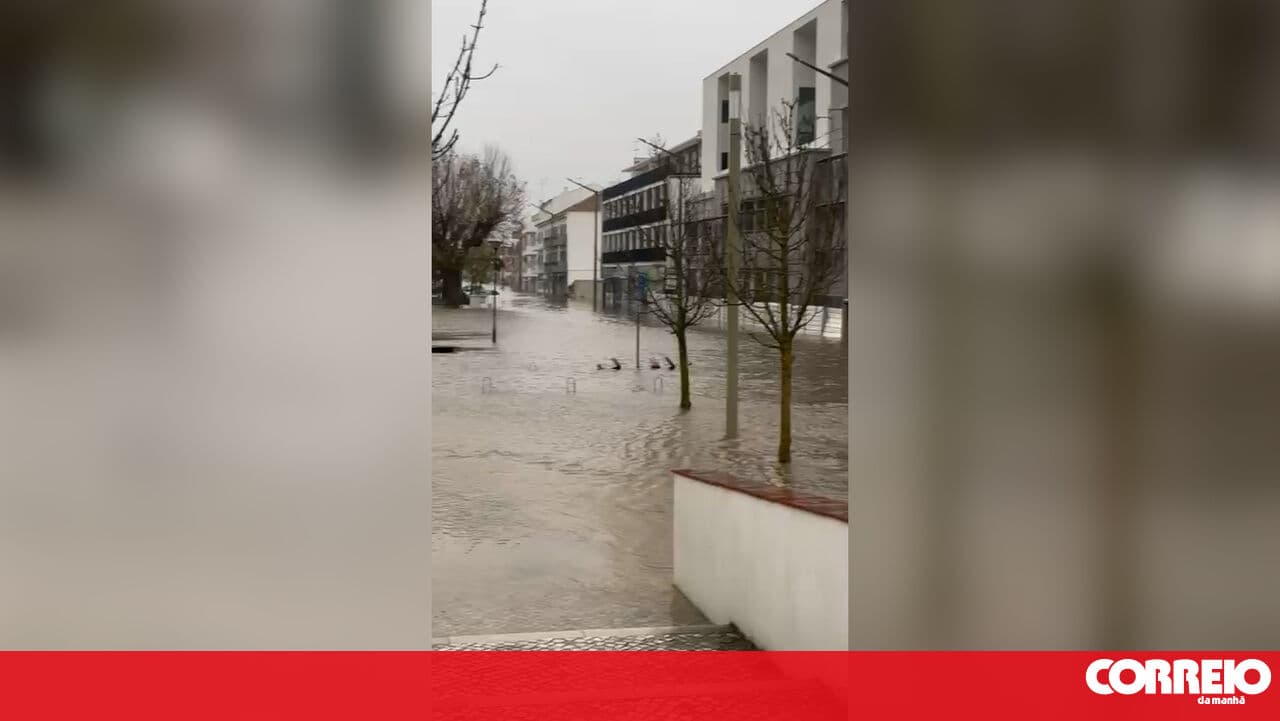 There are parts of Alcácer do Sal where nobody can walk because of flooding caused by the rising Sado River