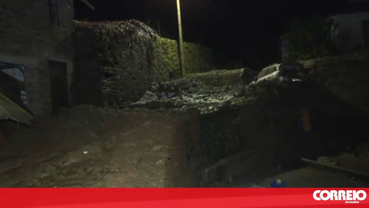Landslide destroys warehouse and cars in village of Sabrosa