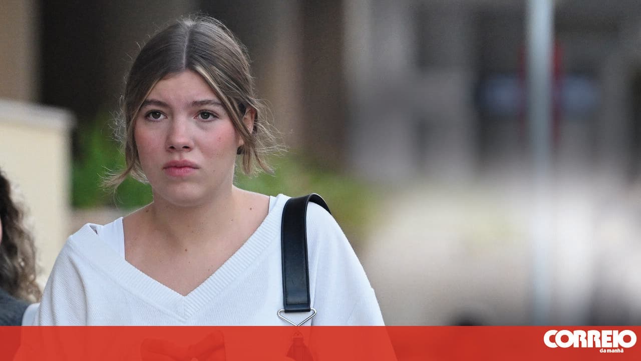 Infanta Sofía spotted out with friends in the Portuguese capital