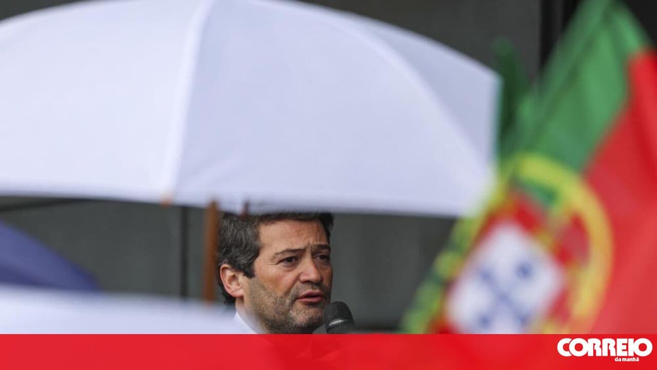 André Ventura visited a factory in Chaves but ended up in an impromptu street rally