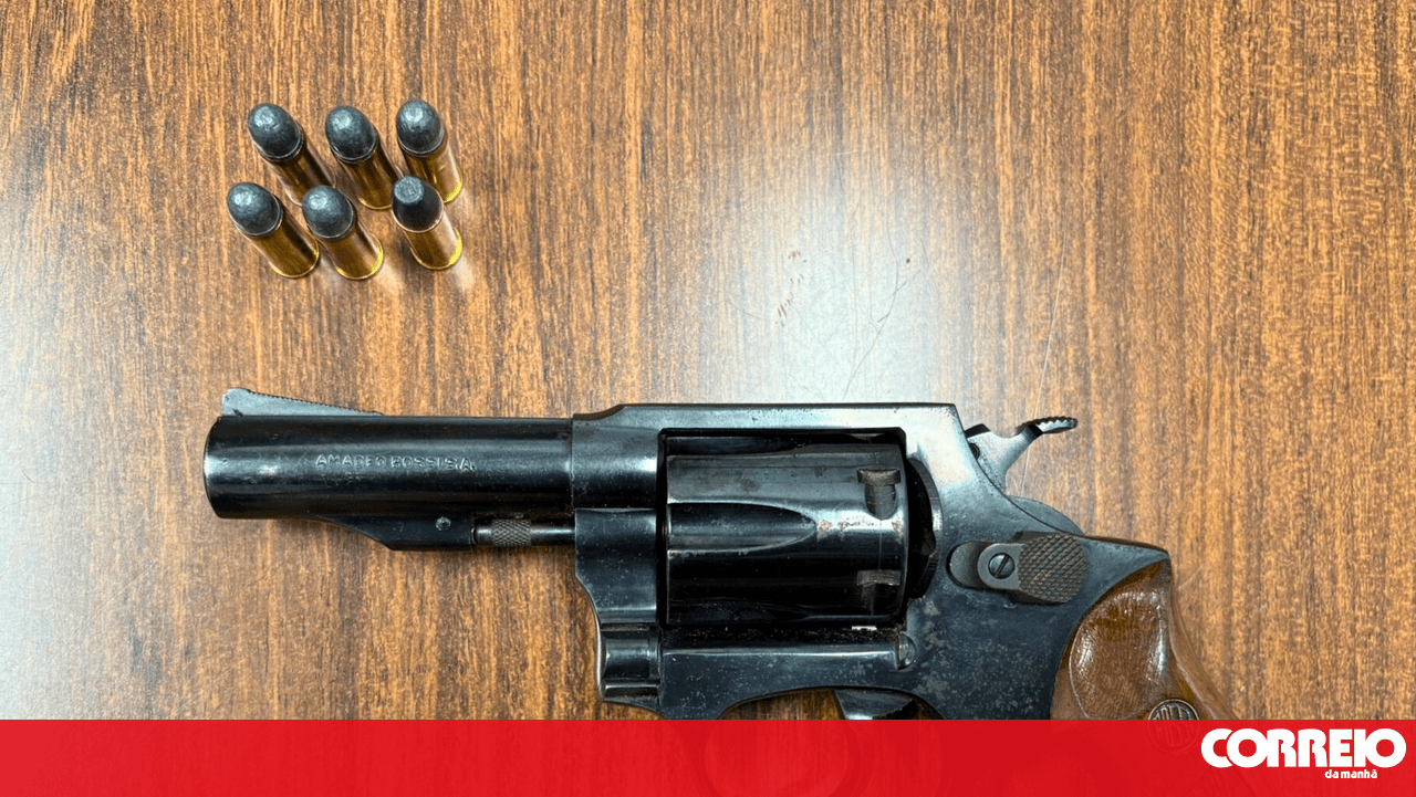 Man arrested for attempting to enter Amadora nightclub with illegal weapon